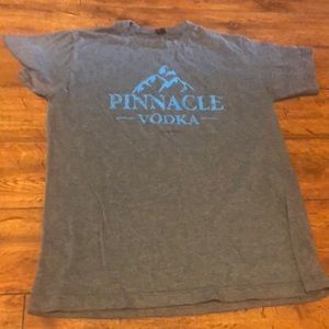 Pinnacle medium t shirt